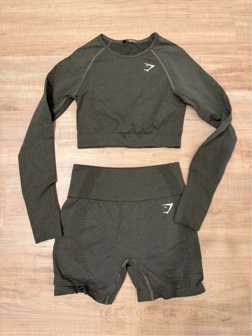 Gymshark Set! Cross listed on Mercari bc my prices are lower!